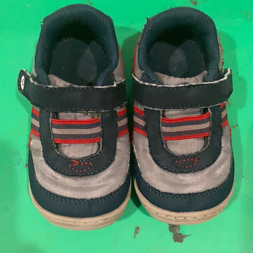 Stride rite Walking shoe size 5.5 toddler